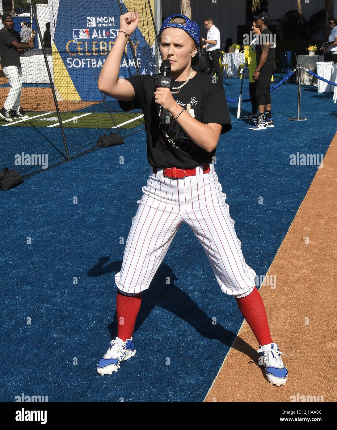 PHOTOS: All-Star Celebrity Softball Game at Dodger Stadium – Orange County  Register