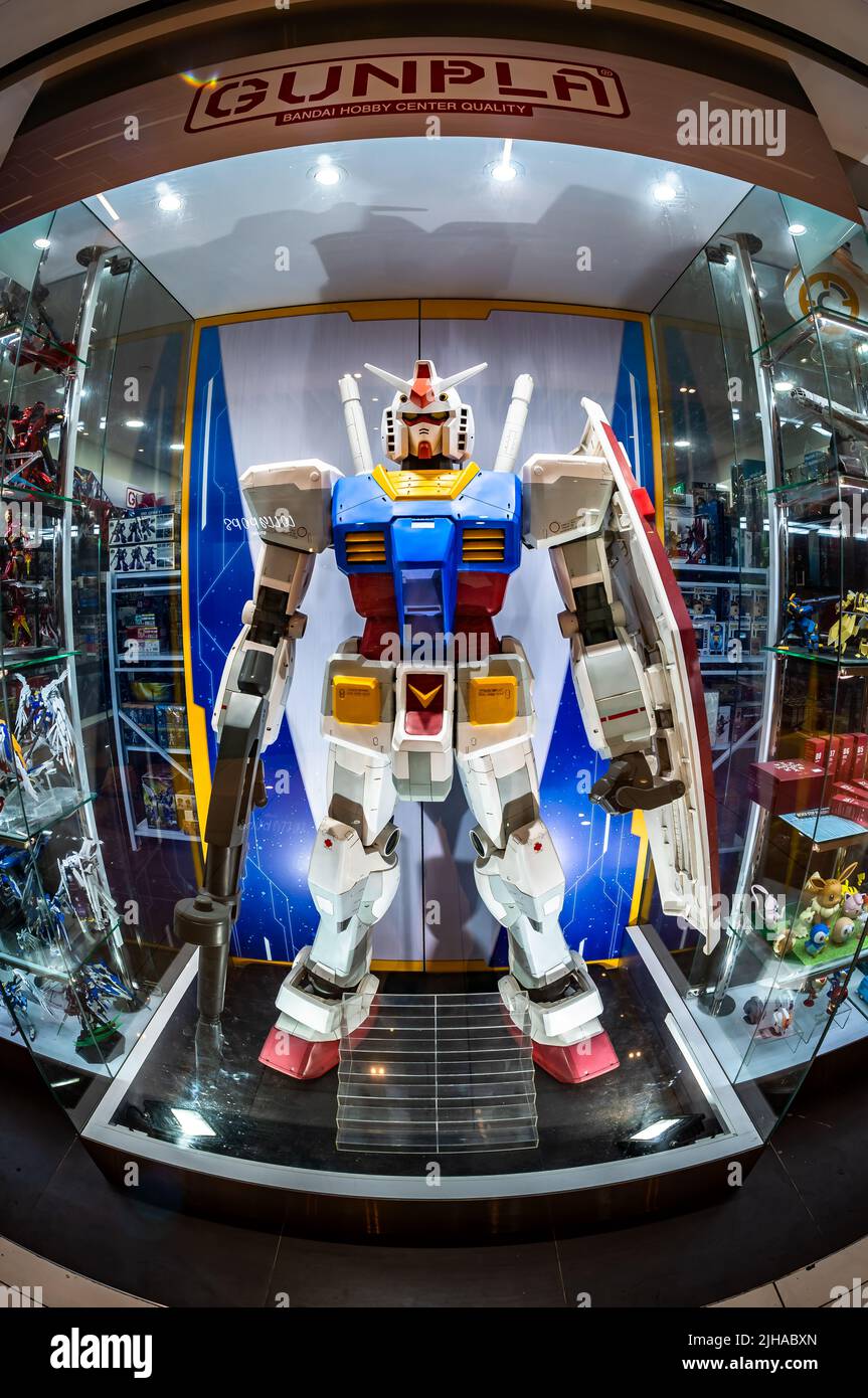Human size Gundam on display by La Tendo In Suntec City, Singapore Stock  Photo - Alamy