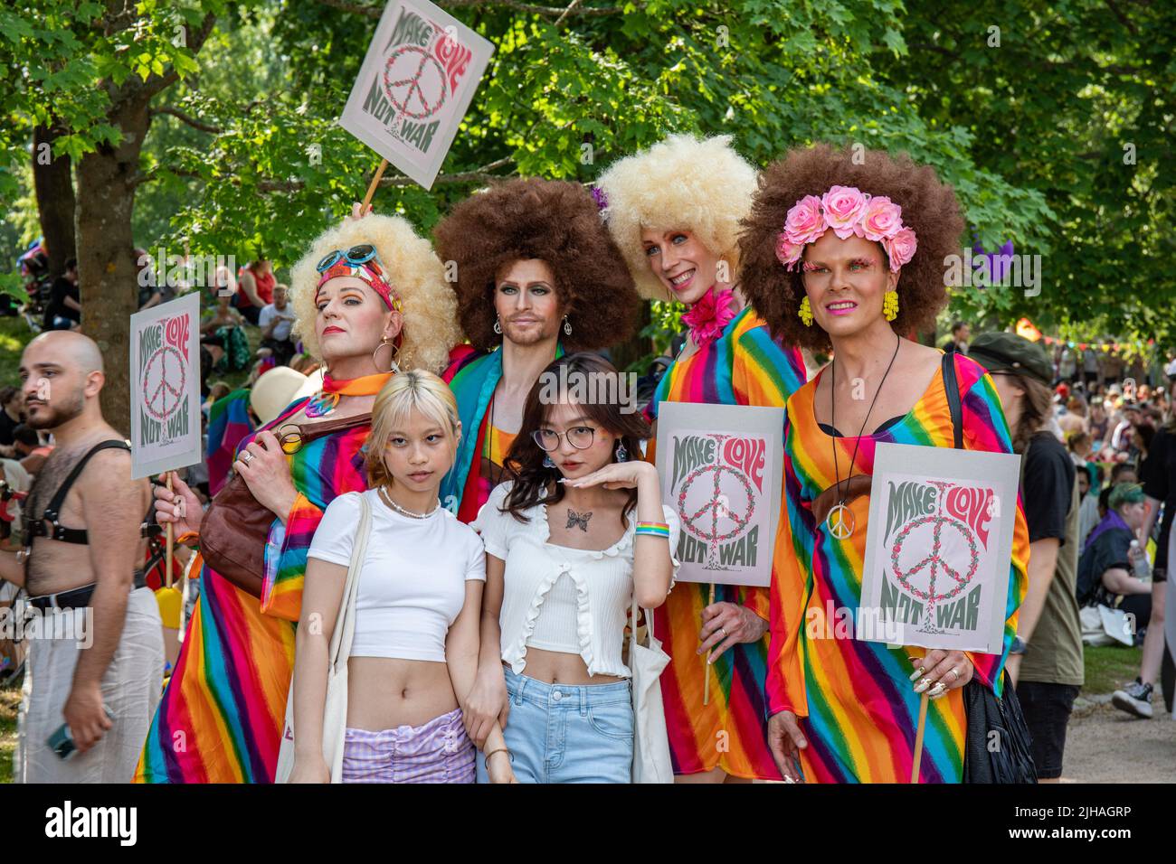 Drag queens posing with young women or teenage girls at Helsinki Pride Park Picnic in Kaivopuisto, Helsinki, Finland Stock Photo
