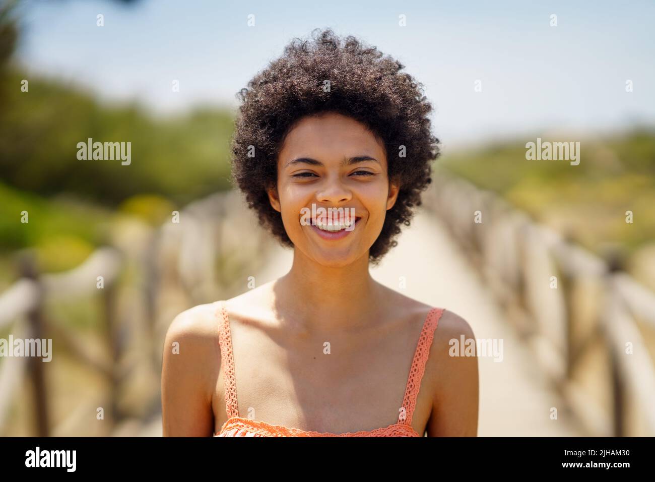 Happy african american traveler hi-res stock photography and images - Alamy