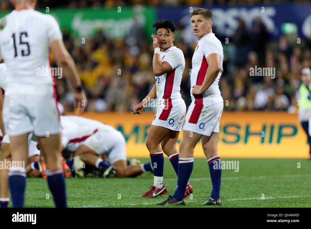 SYDNEY, AUSTRALIA - JULY 16: Marcus Smith of England communicates with his team mates during game three of the International Test Match series between the Australian Wallabies and England at the SCG on July 16, 2022 in Sydney, Australia Credit: IOIO IMAGES/Alamy Live News Stock Photo