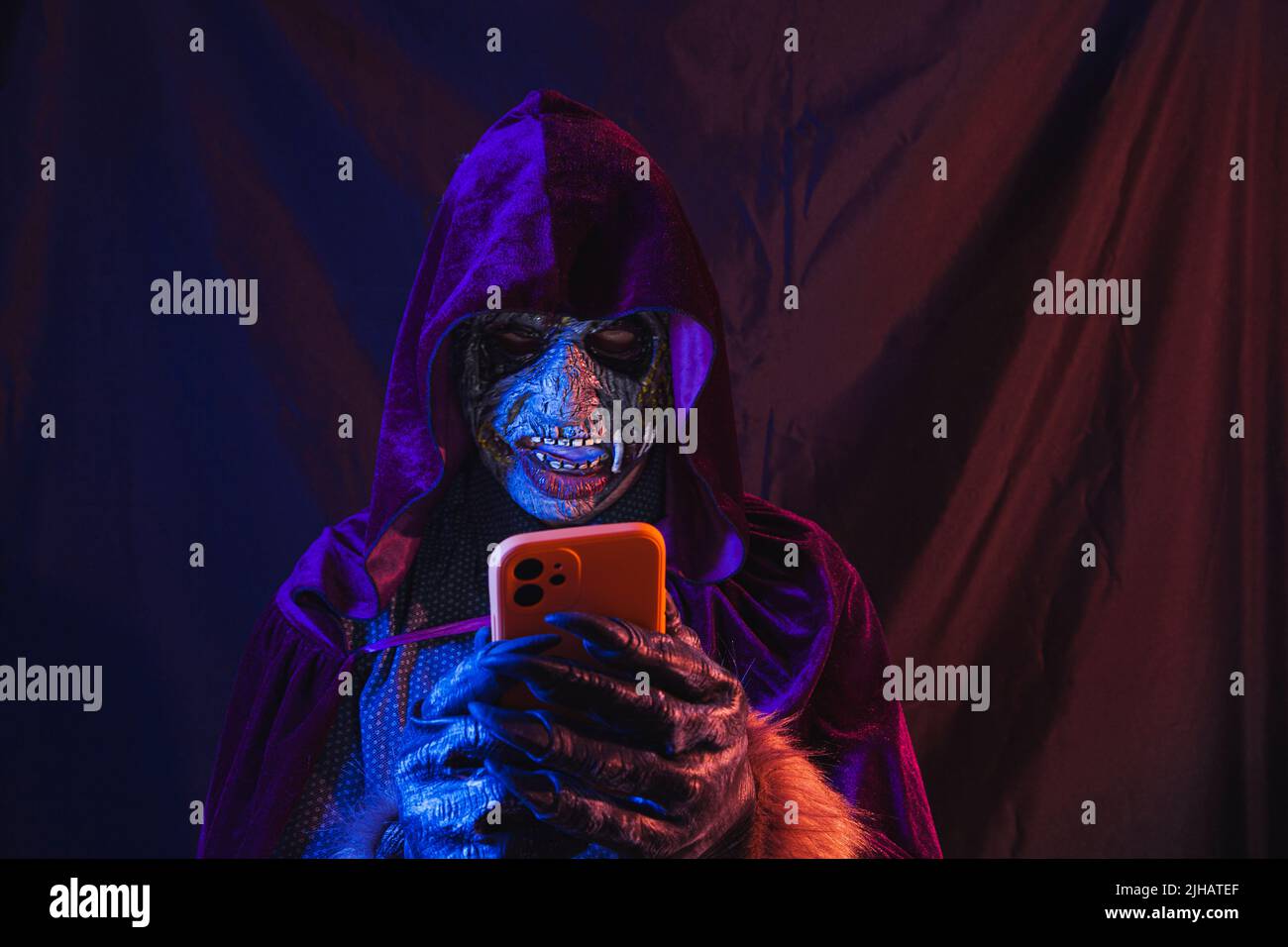 Zombie cell phone hi-res stock photography and images - Alamy