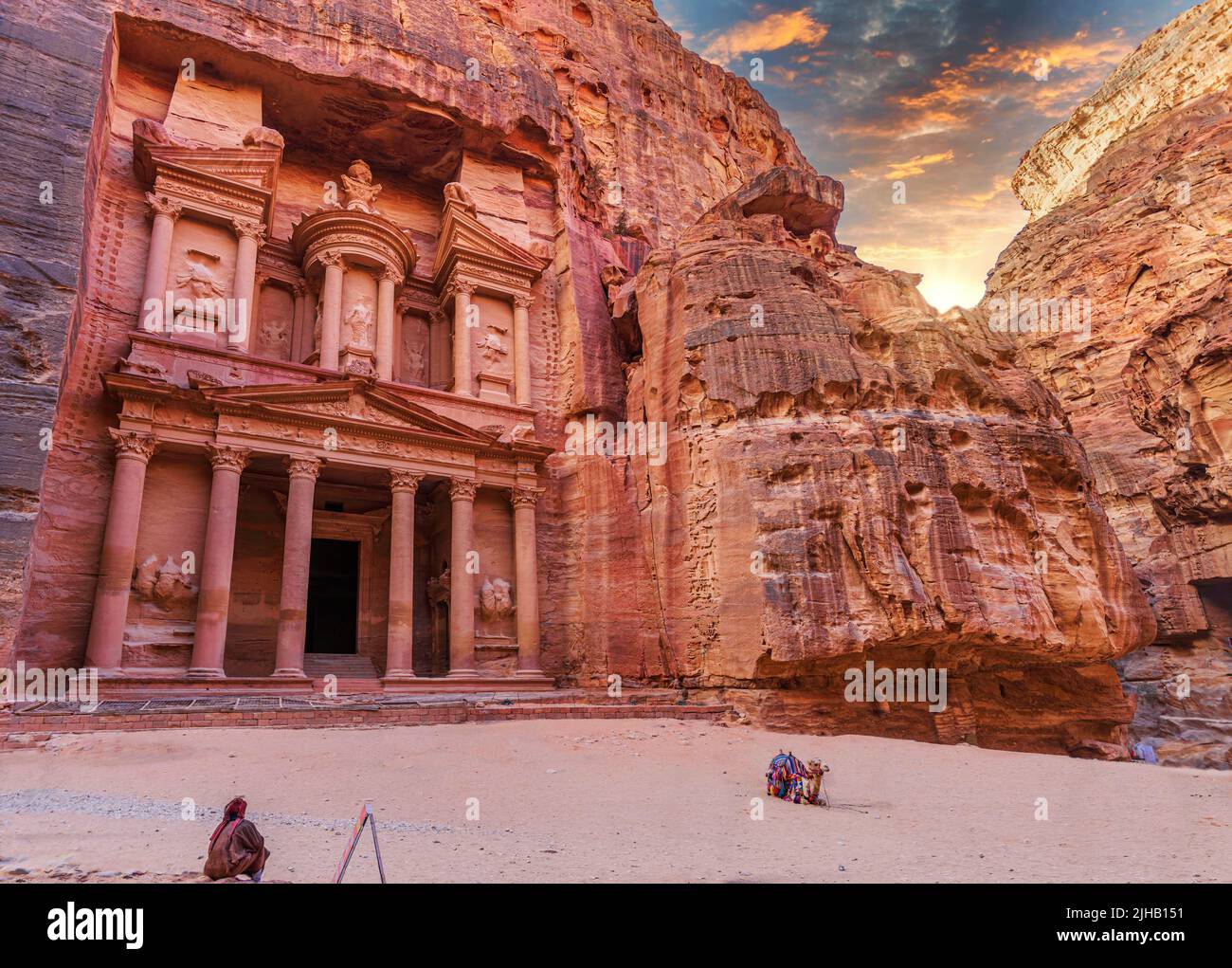 The amazing Khazneh or Treasury Temple in Petra, Jordan Stock Photo