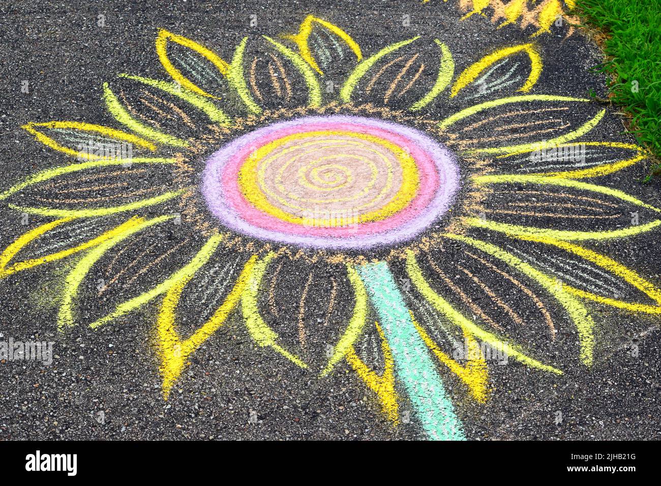 Chalk drawing flower hi-res stock photography and images - Alamy