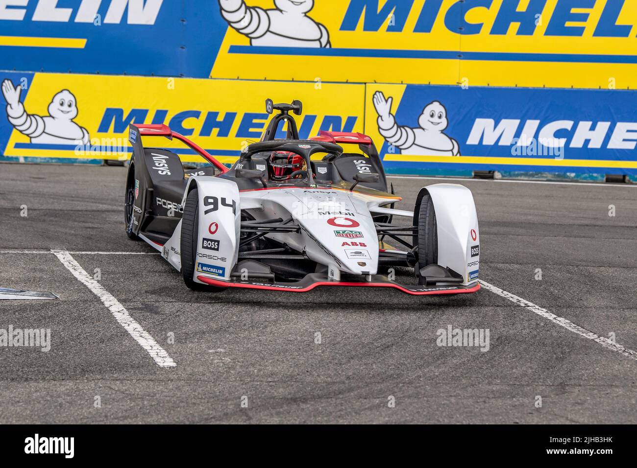 Alex Lynn (car no. 94) of Mahindra Racing drives during the Qualifying ...