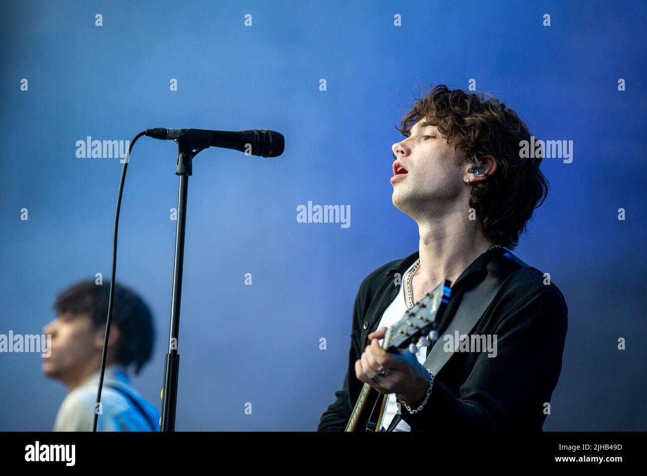 Singer and guitarist Elijah Hewson of Inhaler performs during the music(07)
