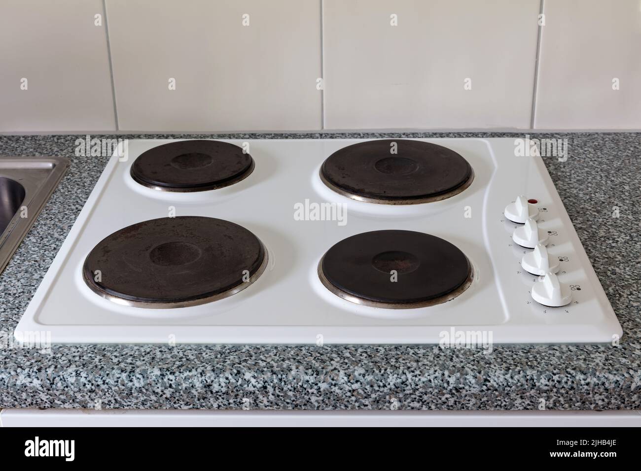 https://c8.alamy.com/comp/2JHB4JE/electric-cooker-on-worktop-in-kitchen-2JHB4JE.jpg