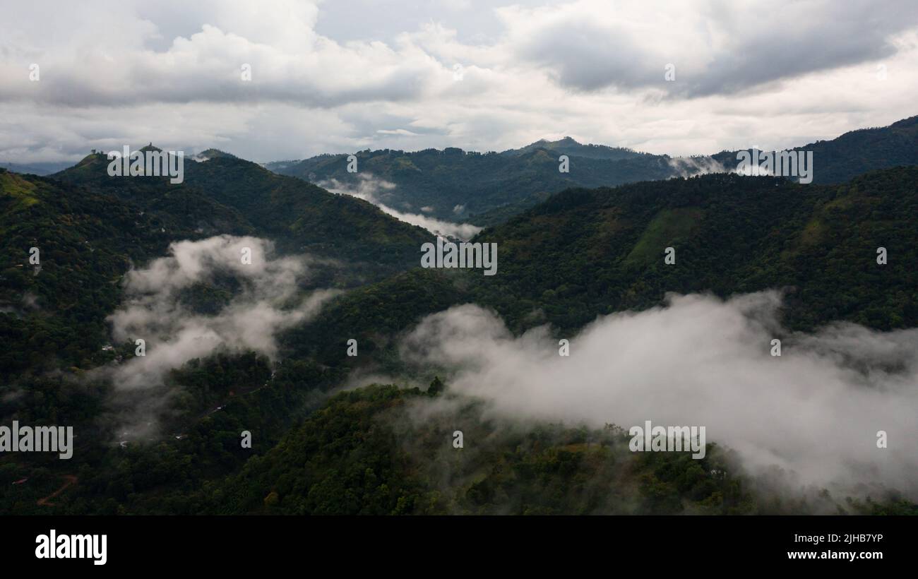 Fog covered mountains hi-res stock photography and images - Alamy