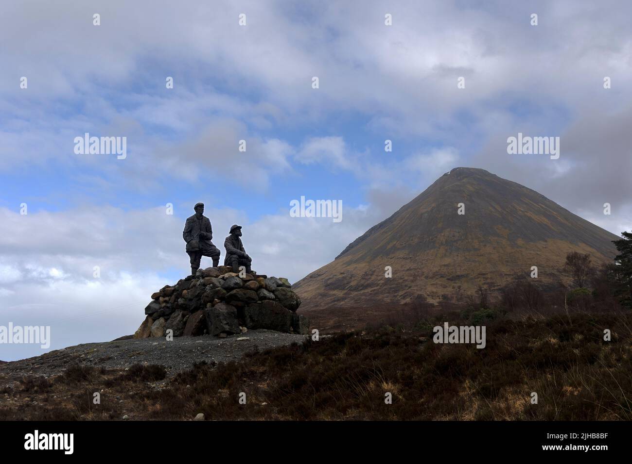 A memorial to two mountaineering legends - John Mackenzie ( 1856 - 1933) from Sconser in Skye, and  Professor Norman Colliee ( 1859-1942), Sligachan,I Stock Photo