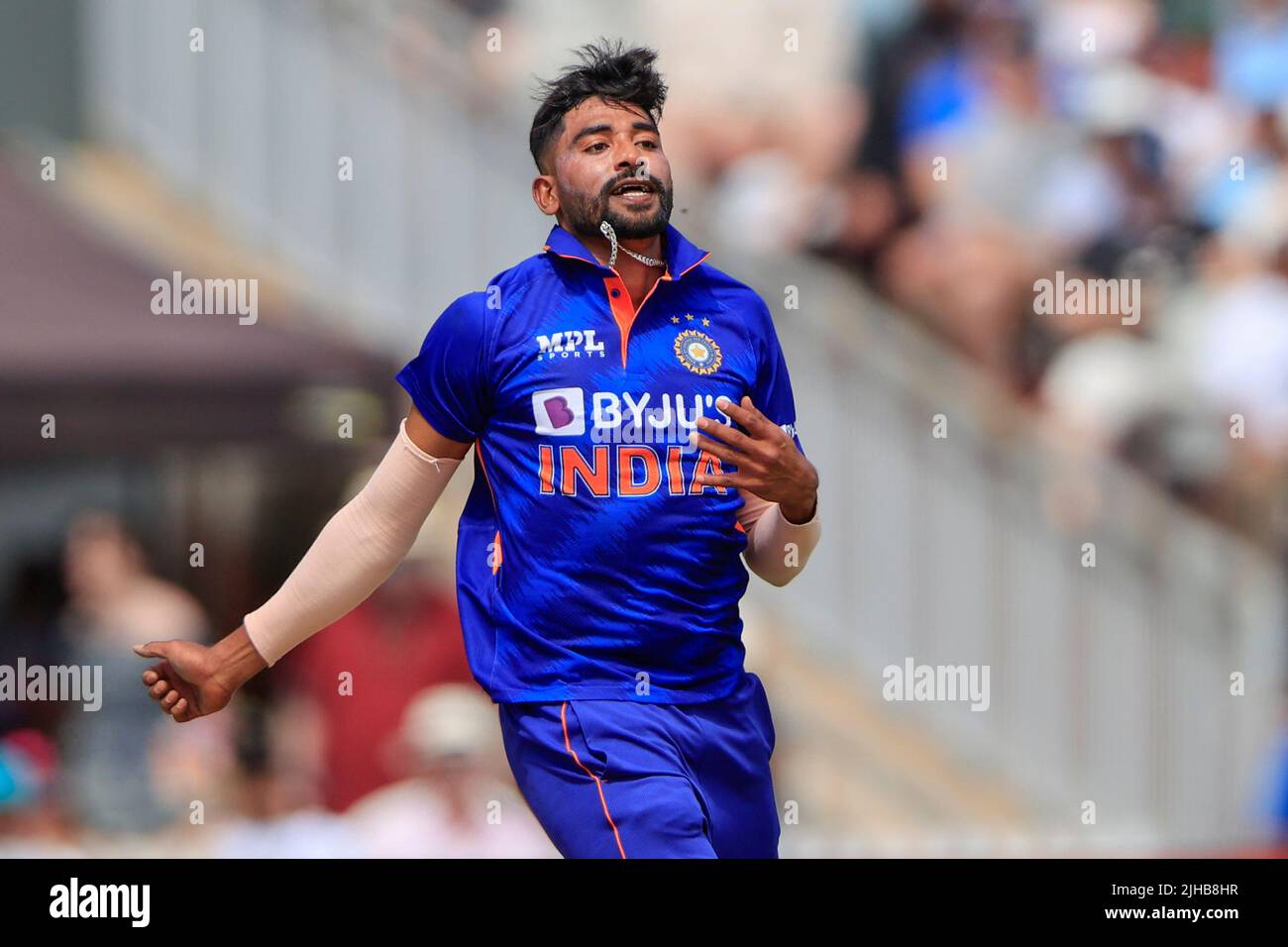 Mohammed Siraj vs Phil Salt: Siraj Raises his finger on Salt during DC vs  RCB Match | Cricket News - Times of India