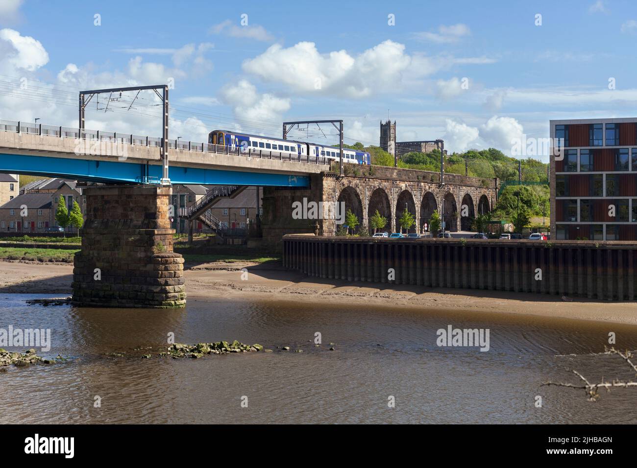 Northern rail class 158 sprinter train crossing  Carlisle Bridge (Lancaster, river Lune) Stock Photo