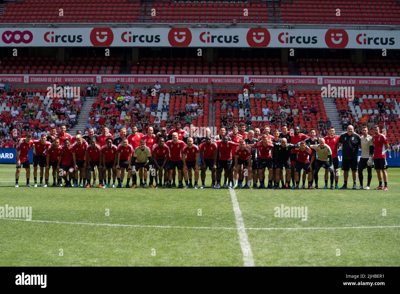 Standard's players pose for a family picture at the fanday of Standard