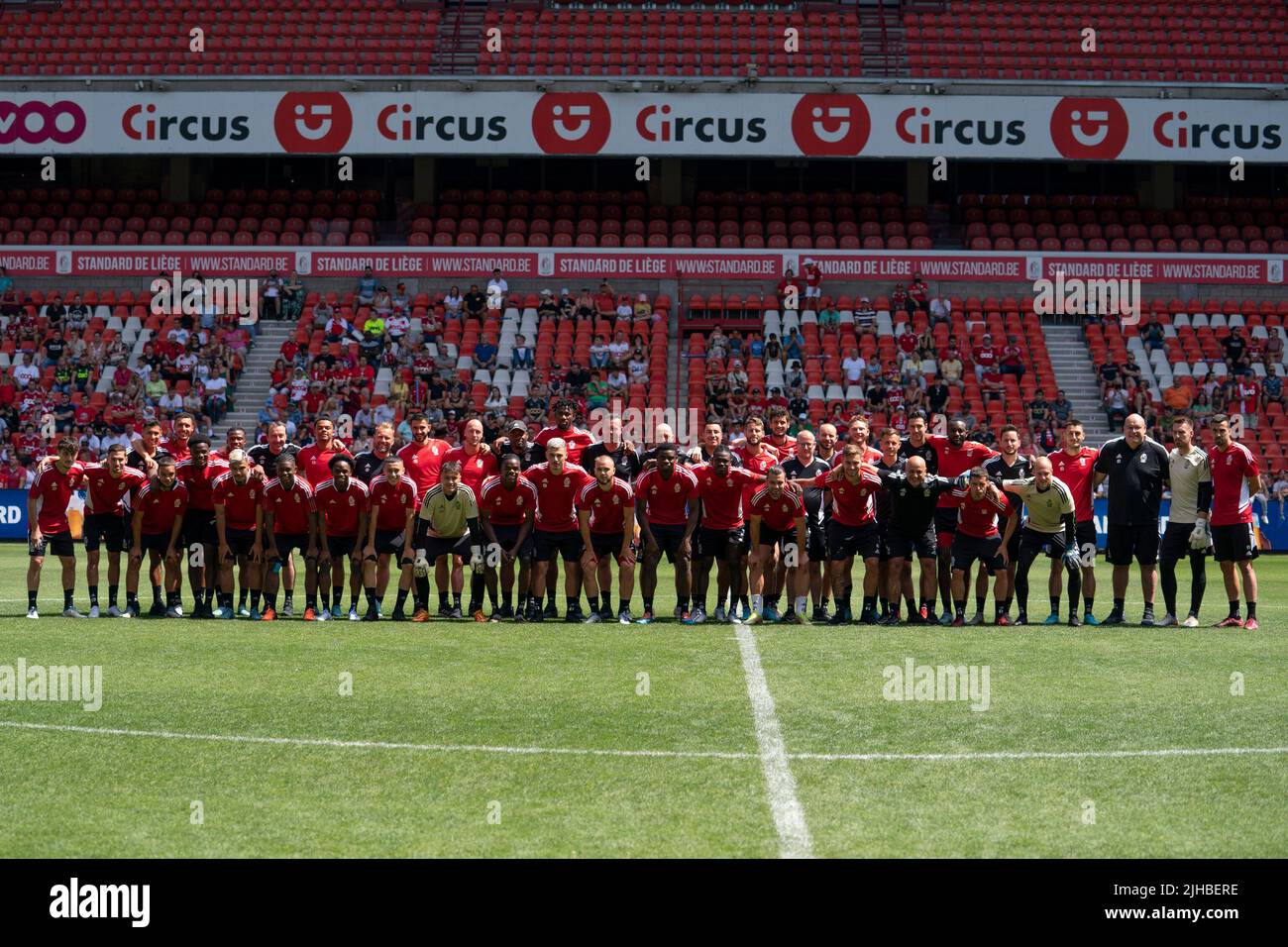 Standard's players pose for a family picture at the fanday of Standard
