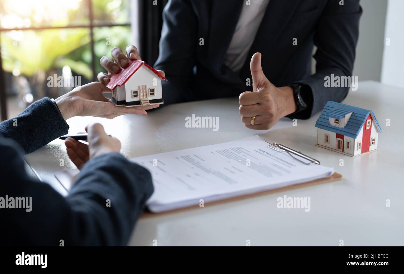 Real estate company to buy houses and land are delivering keys and