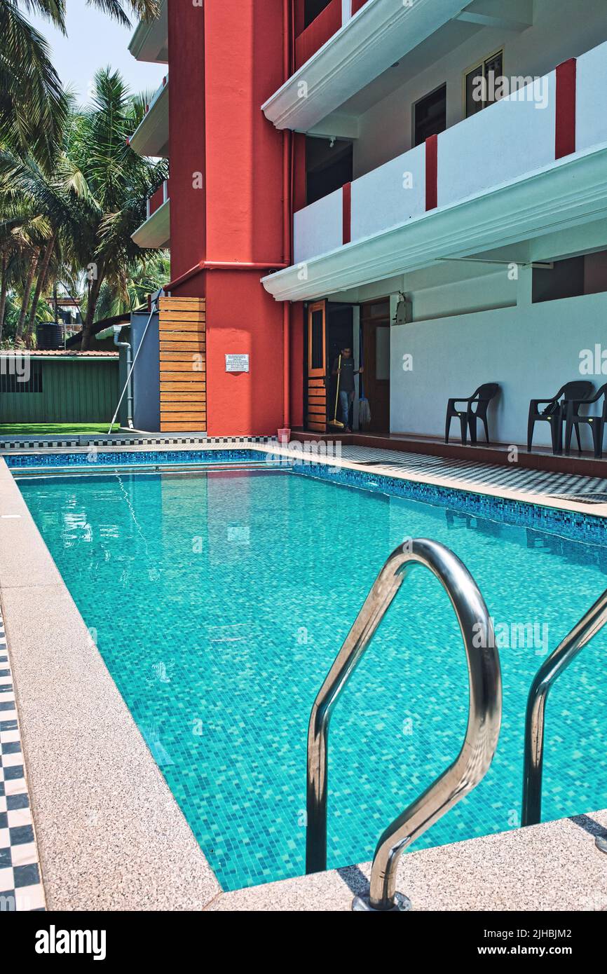 Swimming pool green shrubs hi-res stock photography and images - Alamy