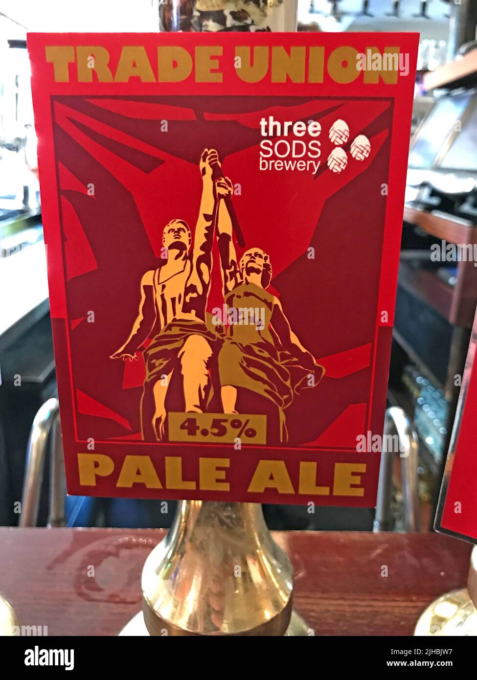 Trade Union Pale Ale, from three SODS brewery, handpull cask ale, ideal for striking workers, on the bar at the Kings Arms, Waterloo, London Stock Photo