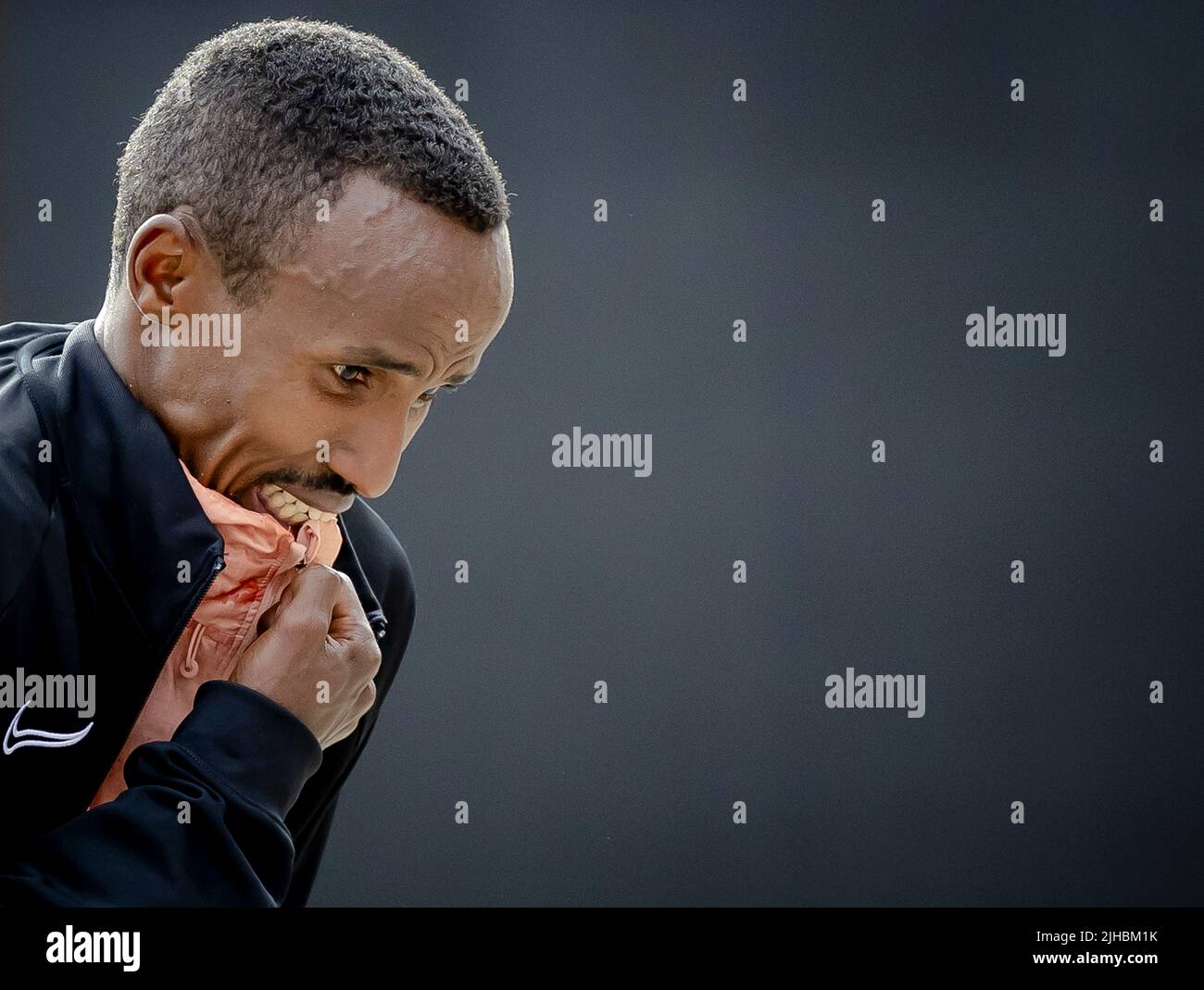 EUGENE Dutch athlete Abdi Nageeye has dismounted during the marathon