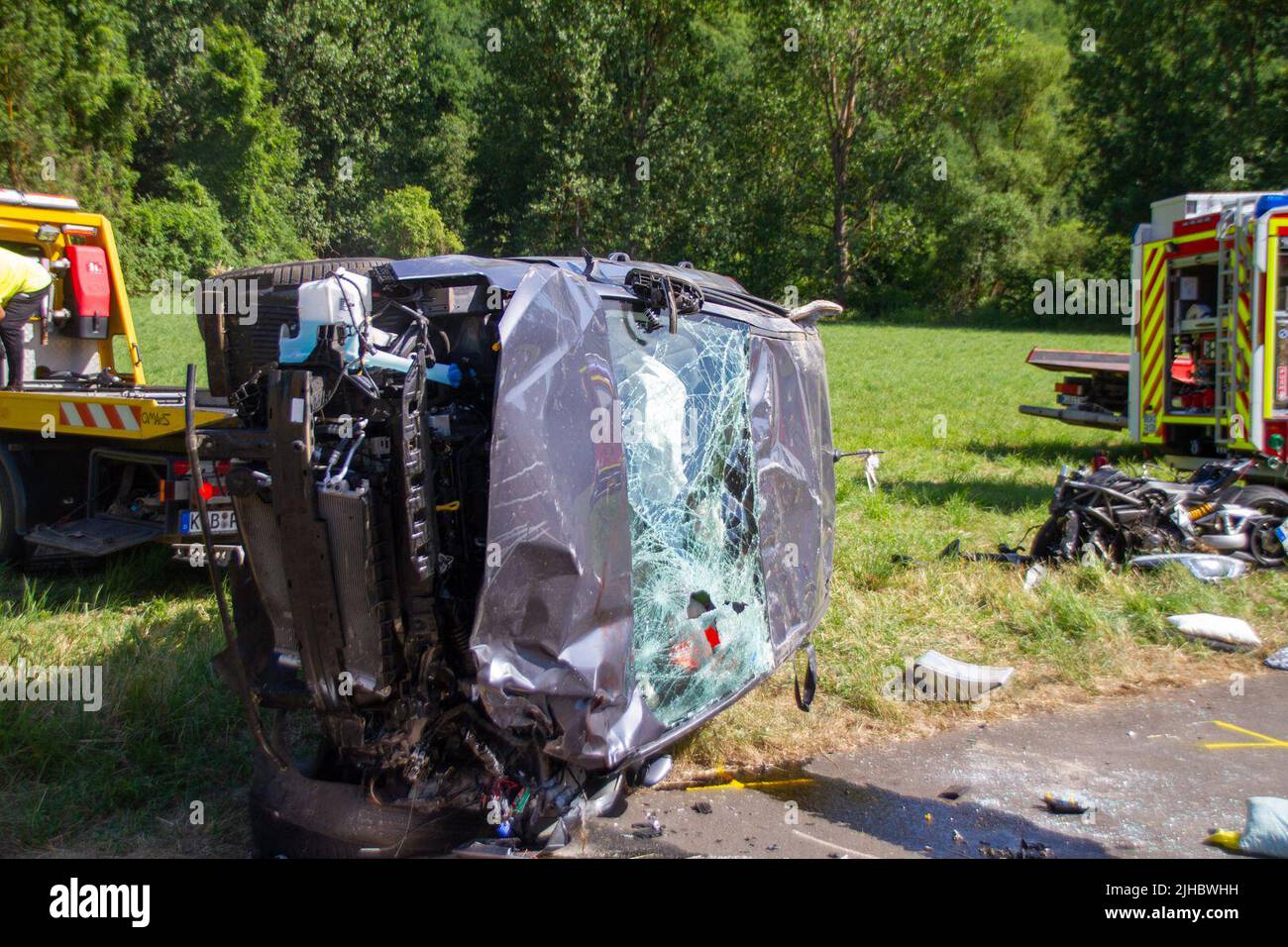 Alsenz, Germany. 17th July, 2022. A car and a motorcycle lie badly damaged in a meadow next to the B48 highway. A 56-year-old motorcyclist was killed in a head-on collision and the two occupants of the car were seriously injured. The crash occurred between Alsenz (Donnersbergkreis) and Hochstätten (Bad Kreuznach district). Credit: -/Keutz TV-NEWS/dpa/Alamy Live News Stock Photo