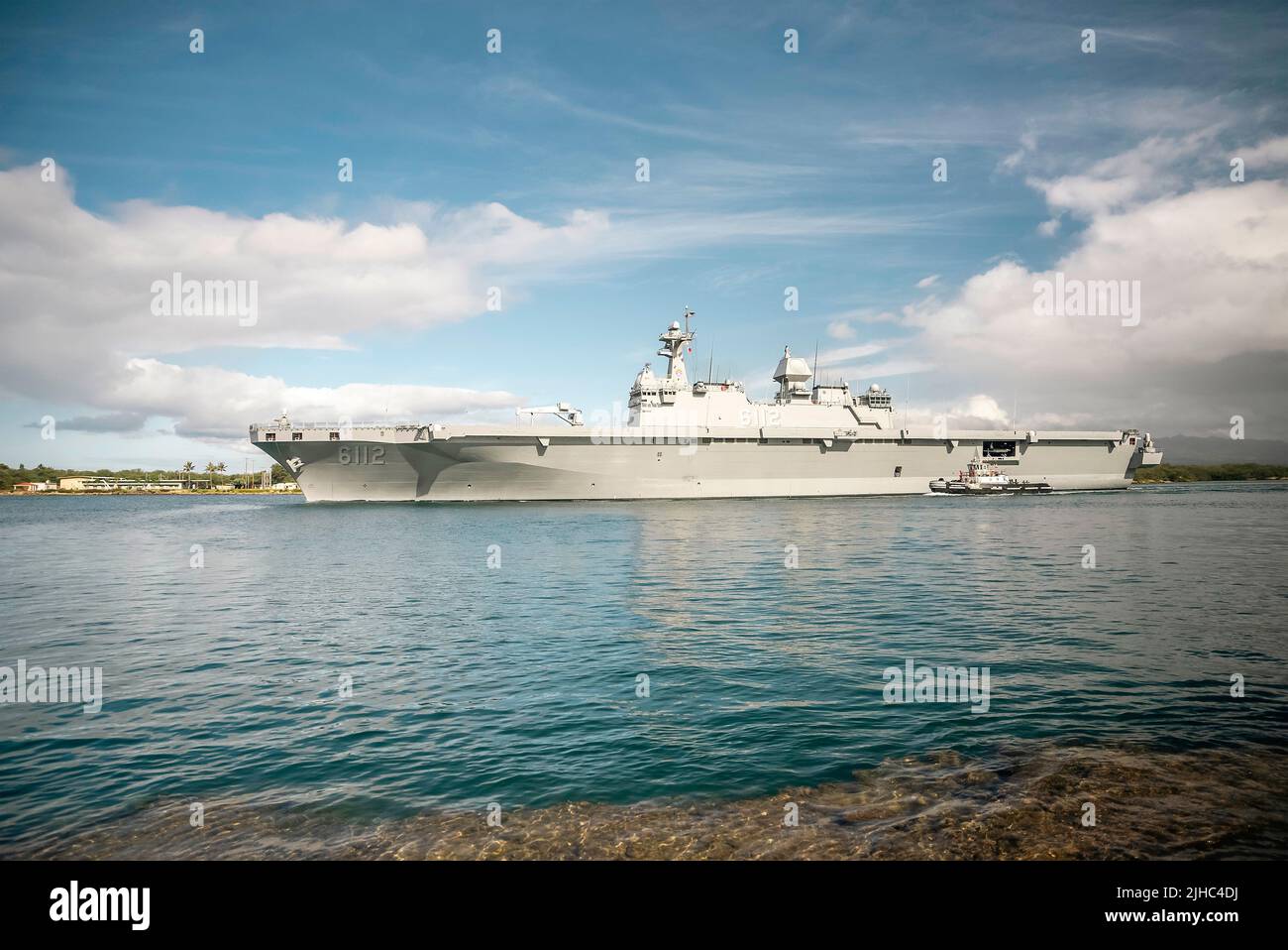 Pearl Harbor, United States. 11 July, 2022. The Republic of Korea Navy Dokdo-class amphibious assault ship ROKS Marado departs Pearl Harbor to begin the at-sea phase of Rim of the Pacific July 11, 2022 in Honolulu, Hawaii.  Credit: MC3 Jeremy Lemmon/US Navy/Alamy Live News Stock Photo