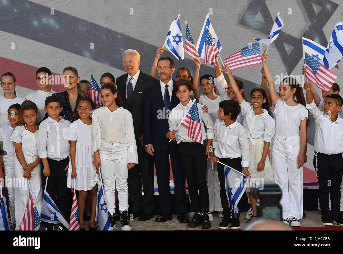 Jerusalem, Israel. 14 July, 2022. U.S President Joe Biden, and Israeli President Isaac Herzog, right, pose with a group of children during the arrival ceremony to the Presidential residence, July 14, 2022 in Jerusalem, Israel. Stock Photo