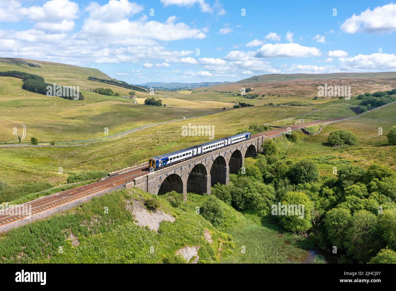 UK Railways. Northerns 158752 heads the 13:18 Leeds to Carlisle crossing Lunds Viaduct on the Settle and Carlisle Railway. 13th July 2022. Stock Photo