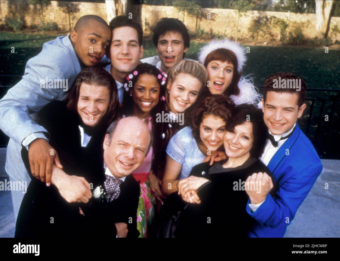 Paul Rudd, Stacey Dash, Alicia Silverstone, Breckin Meyer, Brittany Murphy, Jeremy Sisto, Elisa Donovan & Donald Faison Film: Clueless (USA 1995) Characters: Josh, Dionne, Cher Horowitz, Travis, Tai, Elton, Amber, Murray  Director: Amy Heckerling 19 July 1995   **WARNING** This Photograph is for editorial use only and is the copyright of PARAMOUNT PICTURES and/or the Photographer assigned by the Film or Production Company and can only be reproduced by publications in conjunction with the promotion of the above Film. A Mandatory Credit To PARAMOUNT PICTURES is required. The Photographer should Stock Photo