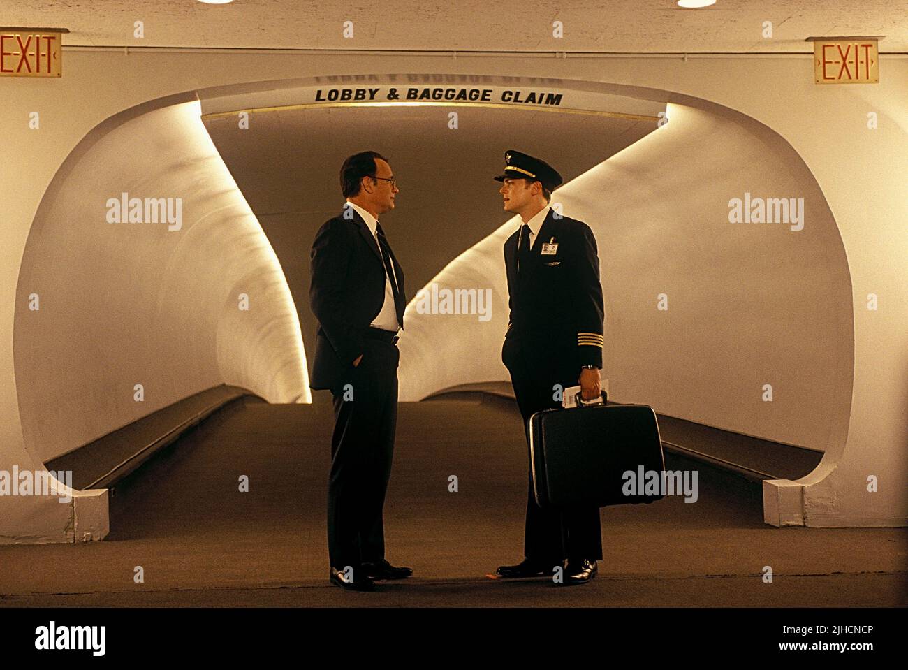 TOM HANKS LEONARDO DICAPRIO CATCH ME IF YOU CAN 2002 Stock Photo Alamy