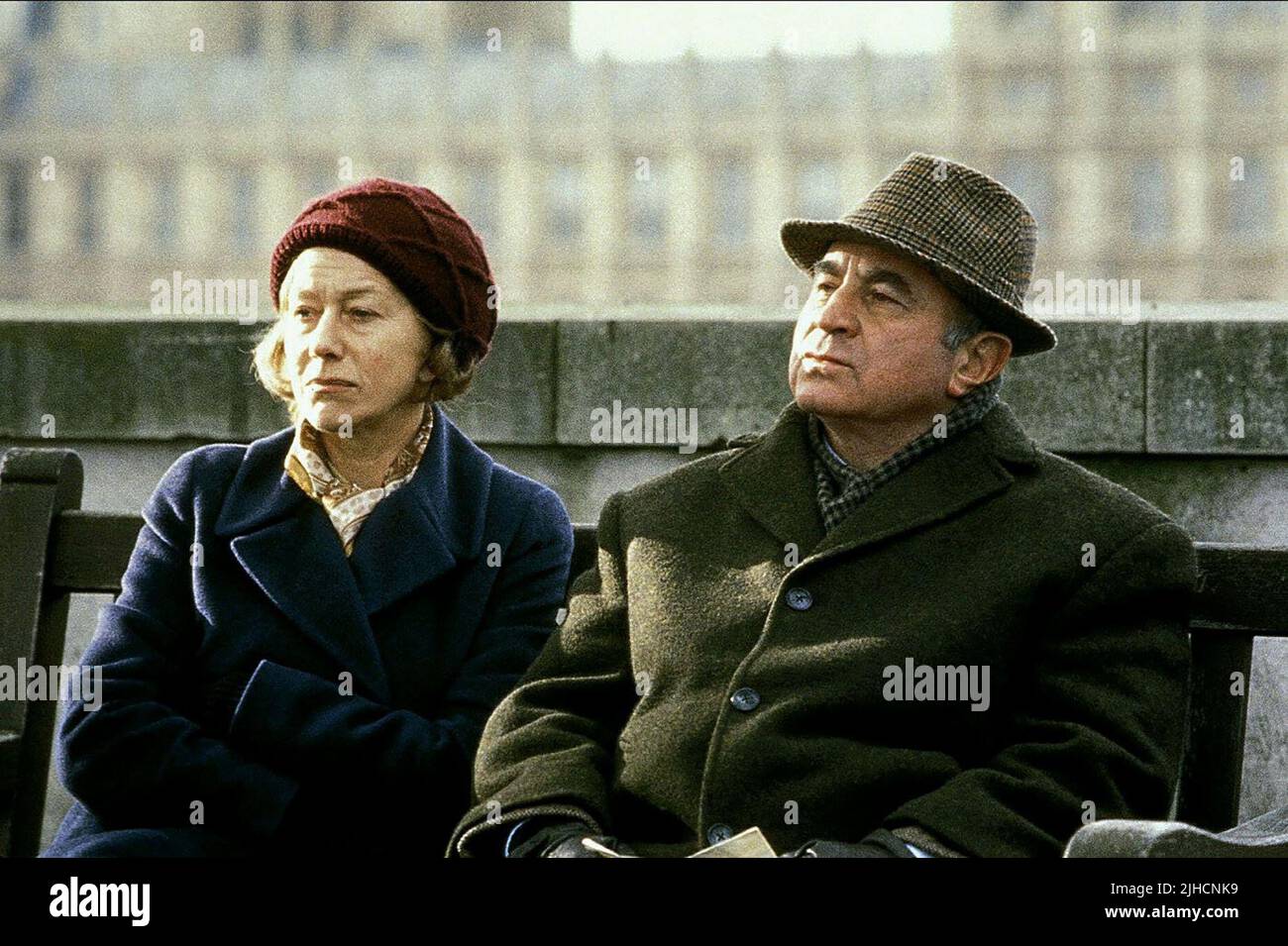 HELEN MIRREN, BOB HOSKINS, LAST ORDERS, 2001 Stock Photo - Alamy