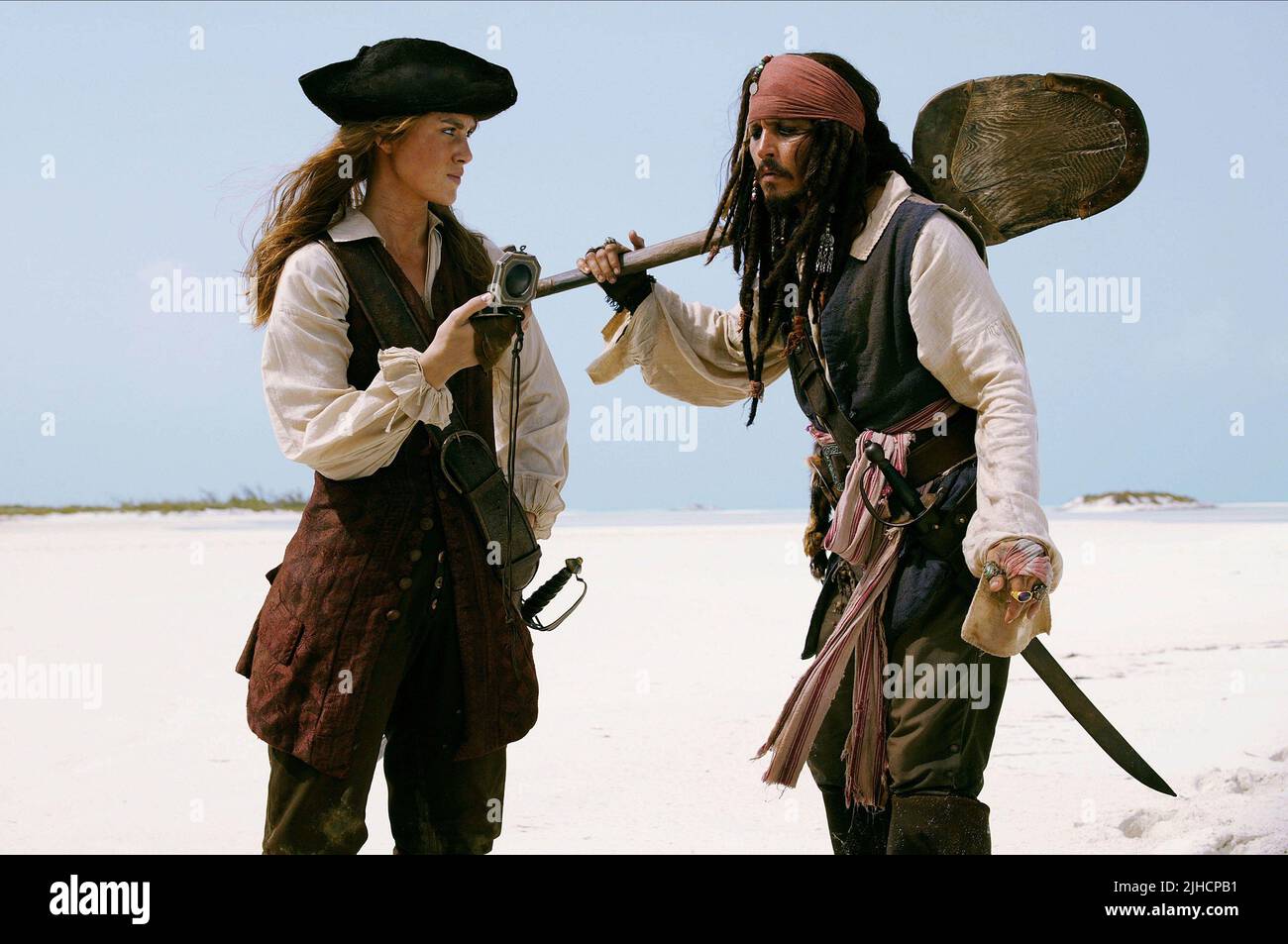 KEIRA KNIGHTLEY, JOHNNY DEPP, PIRATES OF THE CARIBBEAN: DEAD MAN'S CHEST, 2006 Stock Photo