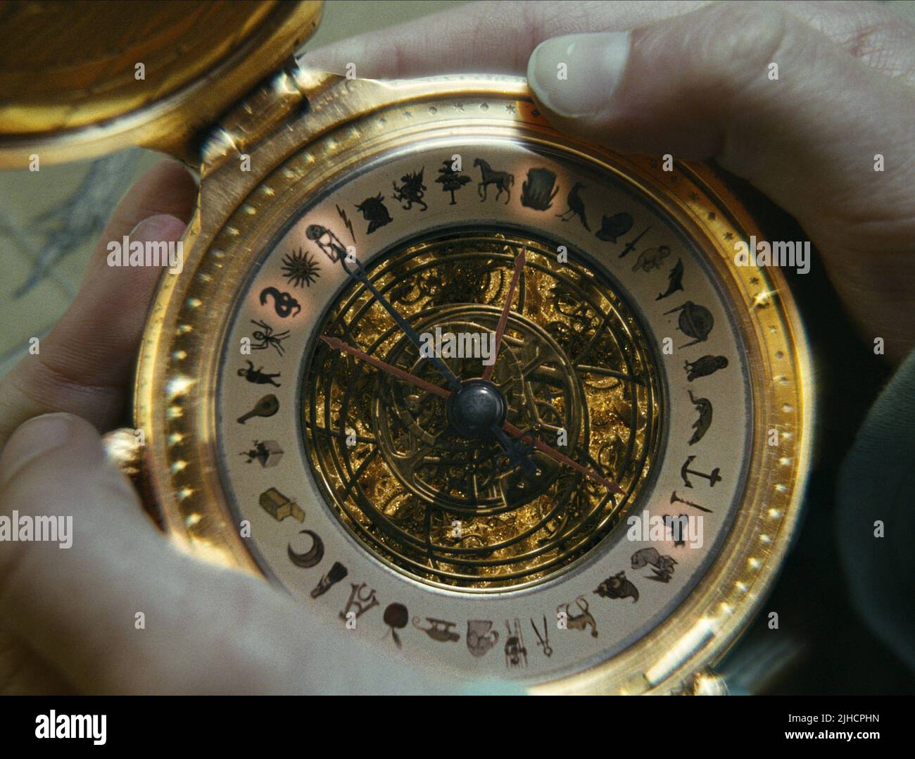 THE ALETHIOMETER, THE GOLDEN COMPASS, 2007 Stock Photo - Alamy