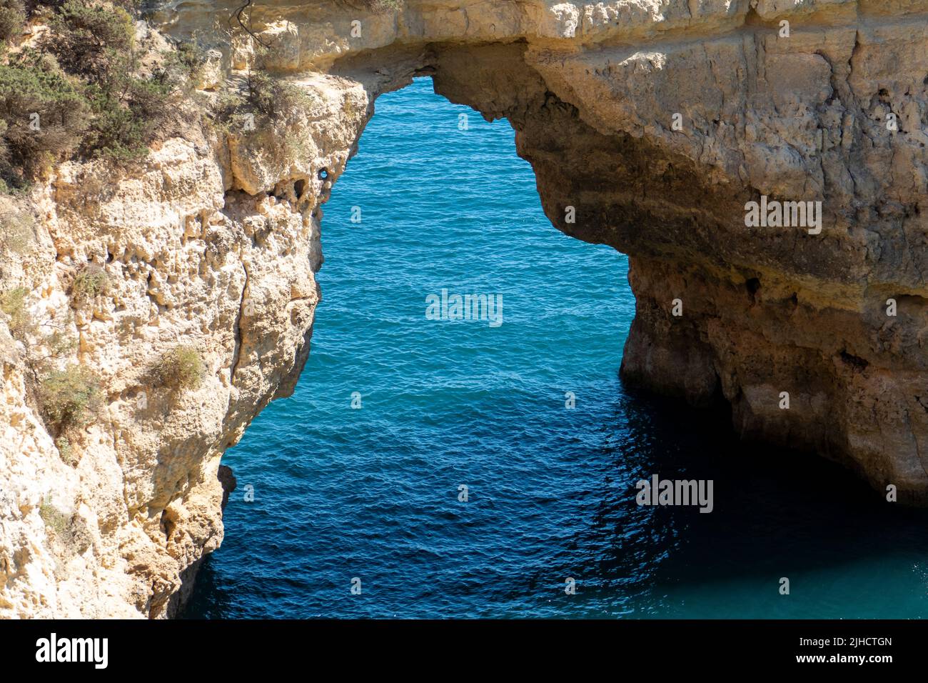 Natural Arch of Albandeira during low tide. Landmark in Lagoa, Algarve. Stock Photo