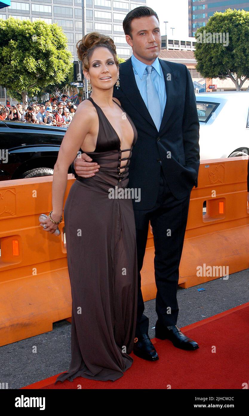 Ben Affleck and Jennifer Lopez arriving at the Premiere of Gigli at the National Theatre in Los Angeles. July 27, 2003.          -            AffleckBen LopezJennifer007.JPG           -              AffleckBen LopezJennifer007.JPGAffleckBen LopezJennifer007  Event in Hollywood Life - California,  Red Carpet Event, Vertical, USA, Film Industry, Celebrities,  Photography, Bestof, Arts Culture and Entertainment, Topix Celebrities fashion /  from the Red Carpet-, Vertical, Best of, Hollywood Life, Event in Hollywood Life - California,  Red Carpet , USA, Film Industry, Celebrities,  movie celebriti Stock Photo