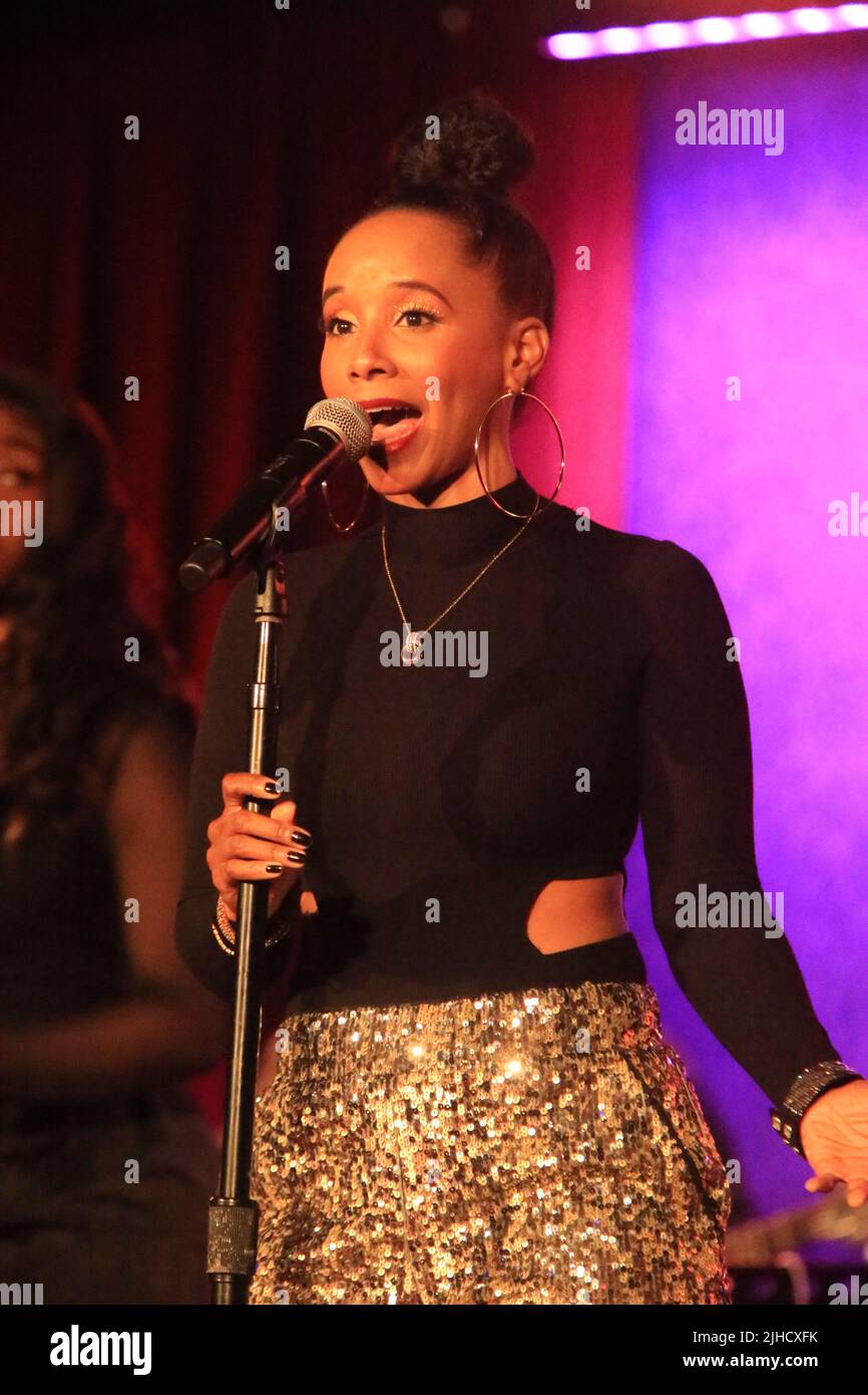 Singer Vivian Green performed live music at the City Winery in ...
