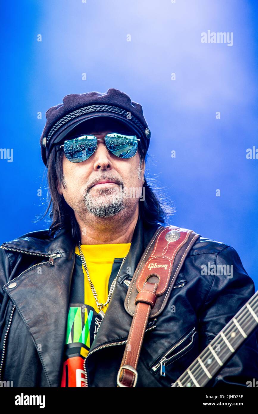 Phil Campbell and the Bastard Sons during a gig Stock Photo Alamy