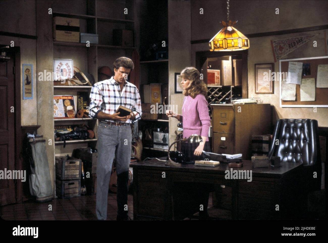 TED DANSON, SHELLEY LONG, CHEERS, 1982 Stock Photo - Alamy