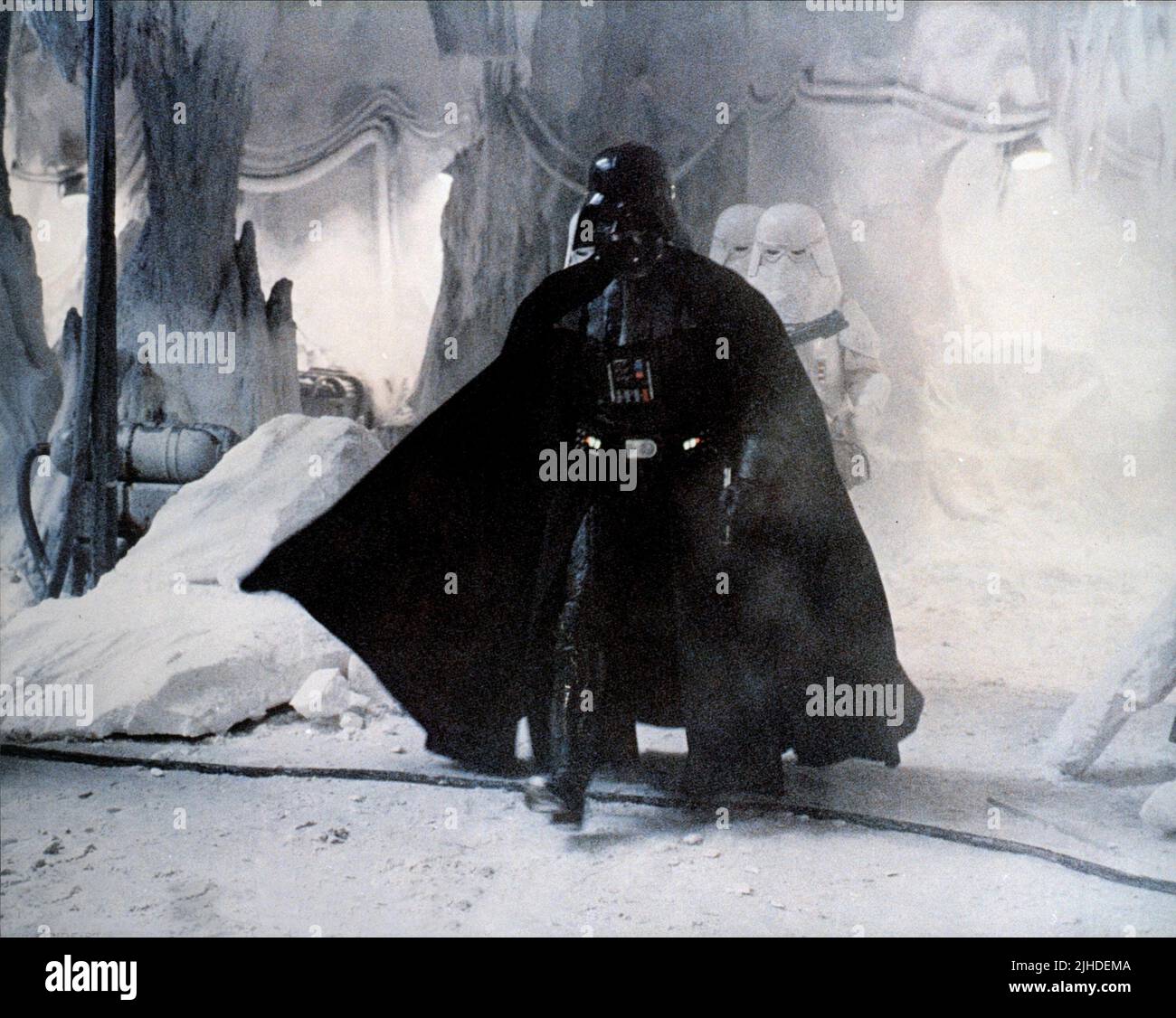 David Prowse Film: Star Wars: Episode V - The Empire Strikes Back (USA  1980) Characters: Darth Vader / Neuer Titel Auch: "Star Wars: Episode V -  Das Imperium Schlägt Zurück" Director: Irvin