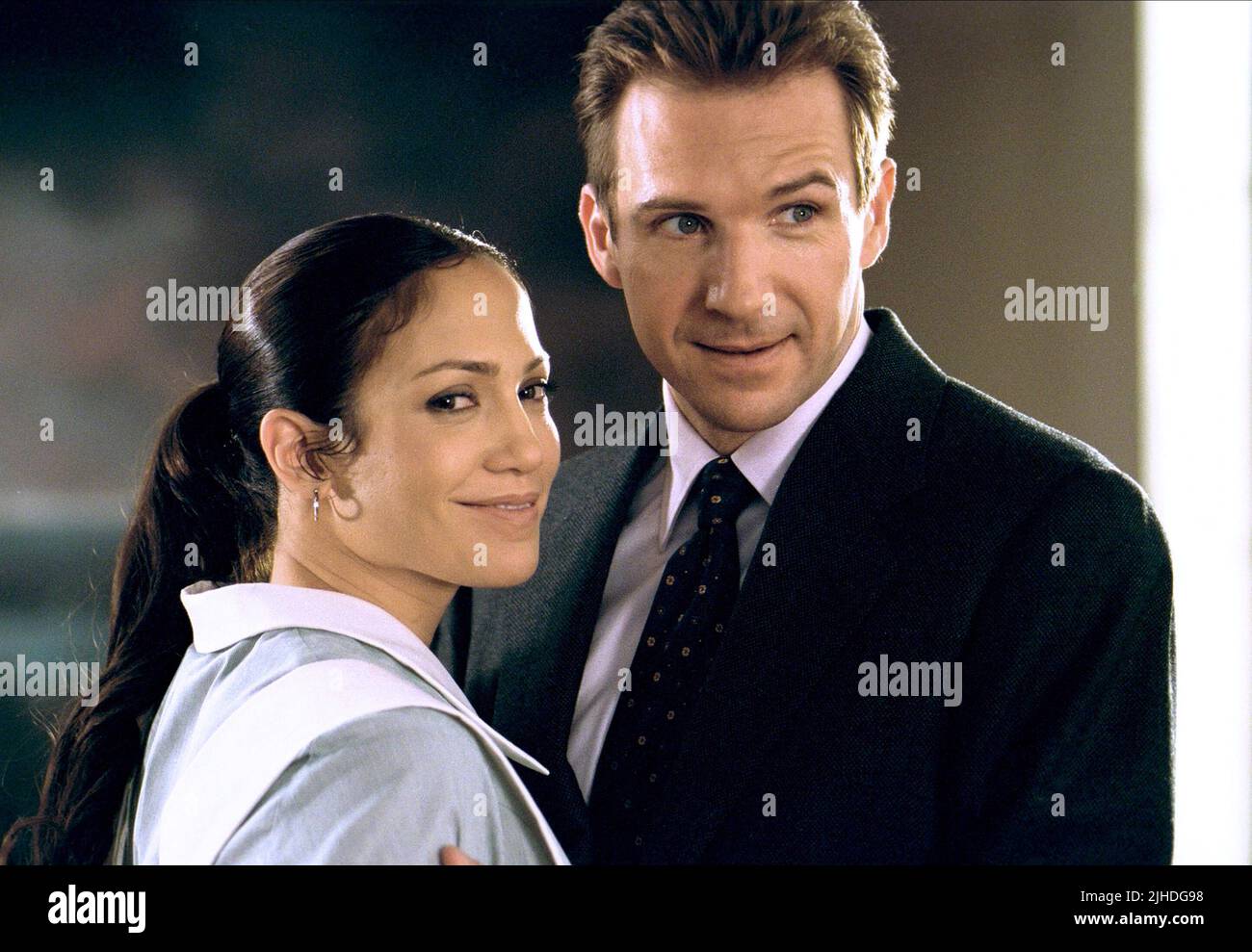 JENNIFER LOPEZ, RALPH FIENNES, MAID IN MANHATTAN, 2002 Stock Photo