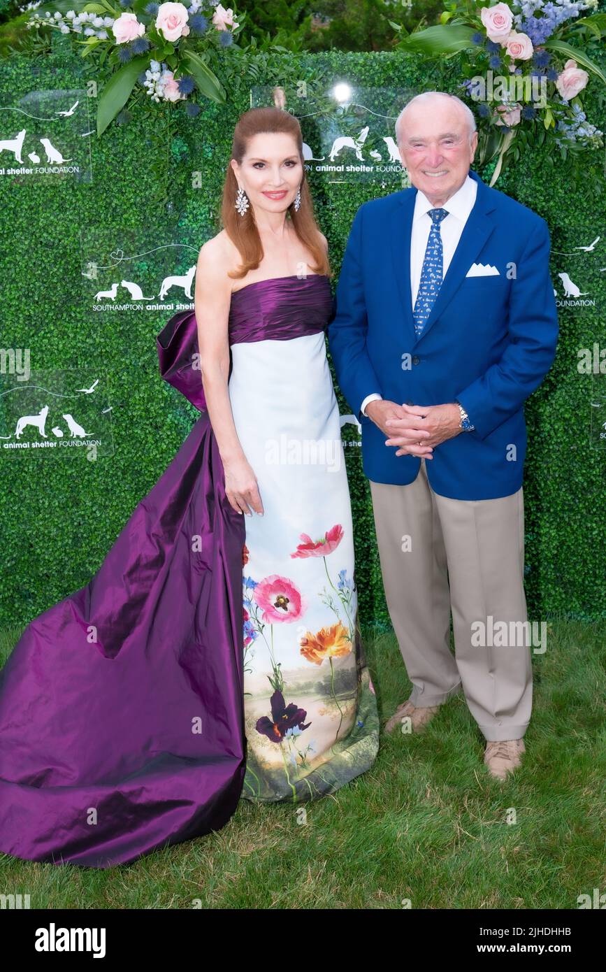 Jean Shafiroff and William Bratton attend the Southampton Animal Shelter Foundation 13th Annual Unconditional Love Gala in Southampton, NY on July 16, 2022. (Photo by David Warren /Sipa? USA) Credit: Sipa USA/Alamy Live News Stock Photo