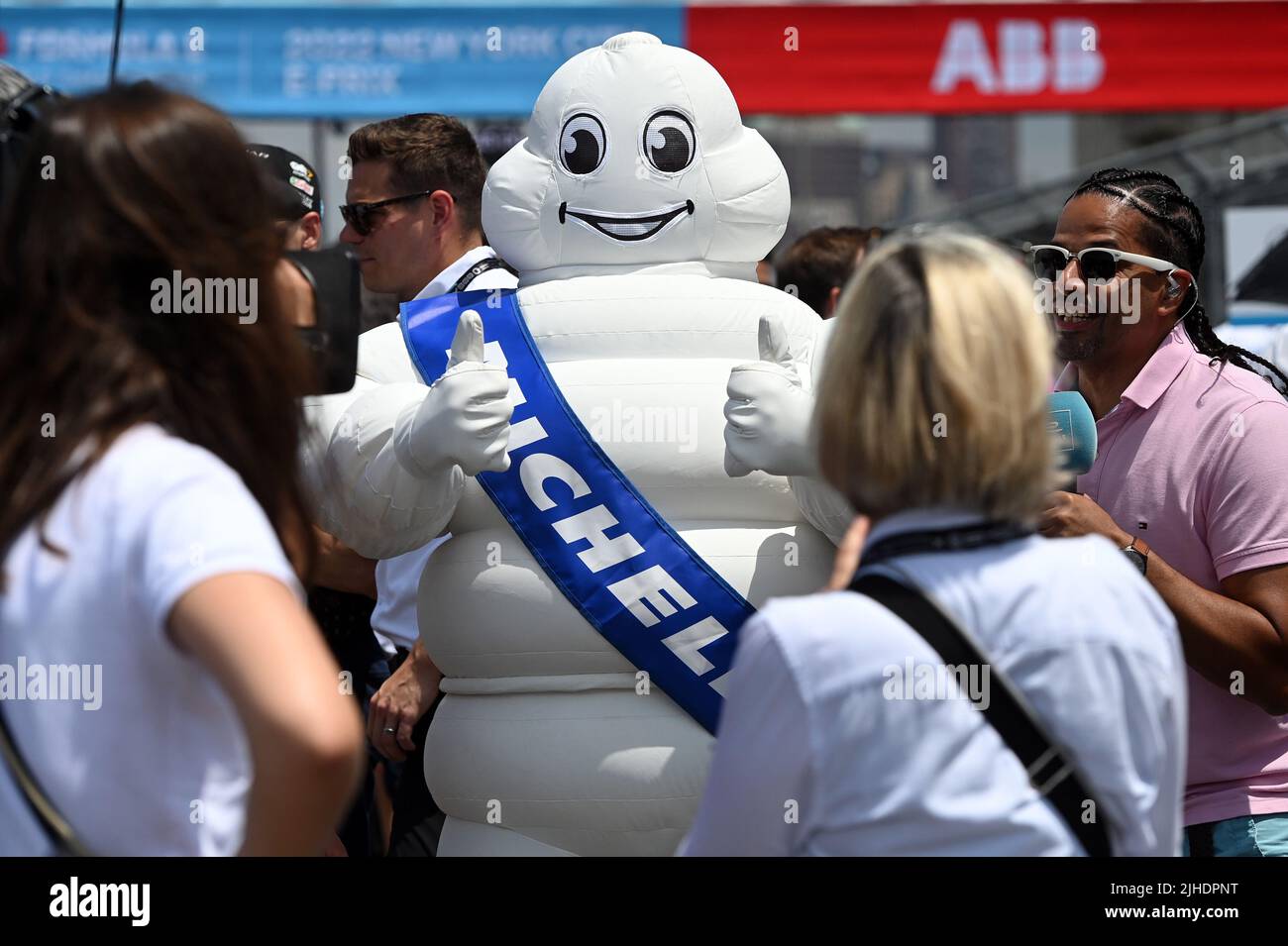 New York, USA. 17th July, 2022. Bibendum also known as the Michelin Man walks the grid before the start of the ABB FIA Formula E Championship - 2022 New York City E-Prix, Round 12, in the Brooklyn borough of New York, NY, July 17, 2022. (Photo by Anthony Behar/Sipa USA) Credit: Sipa USA/Alamy Live News Stock Photo