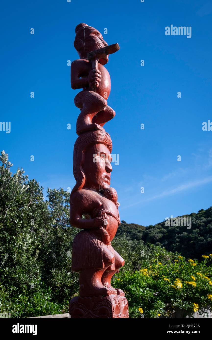 Maori carving, Owhiro Bay, Wellington, North Island, New Zealand Stock Photo