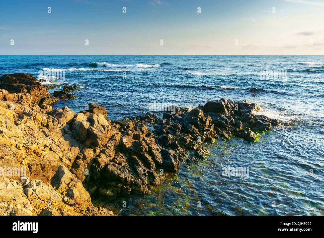 Sky water rock hi-res stock photography and images - Alamy