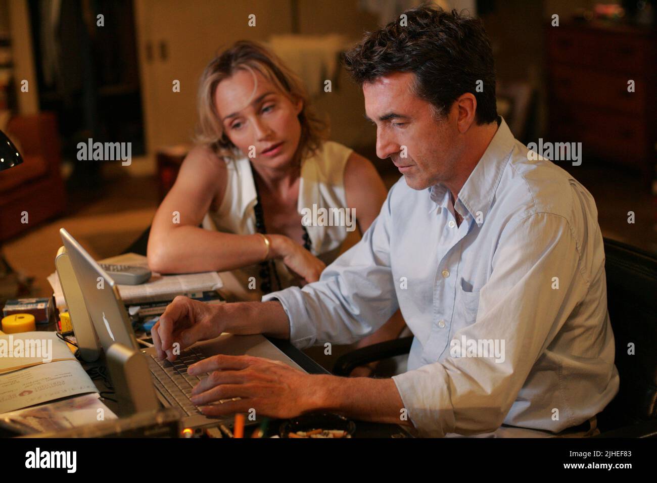 Мужчина собирает вещи. Муж и жена дорожат друг другу. Стих. Советы для мужчин в отношениях с женщинами. Рассказы жена вещь.