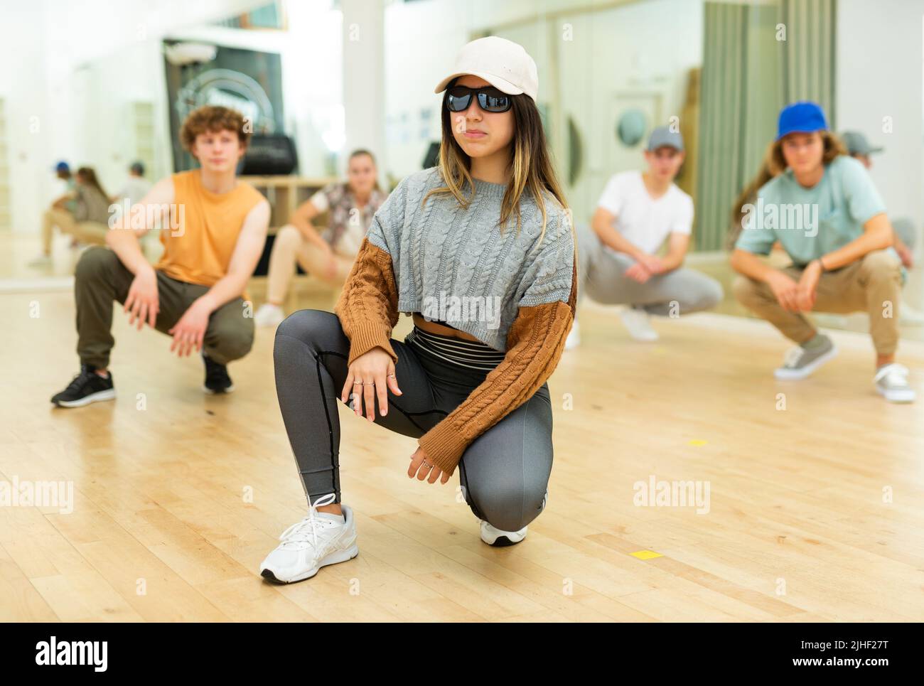 Group of teens rehearsing hip-hop dance in studio Stock Photo - Alamy