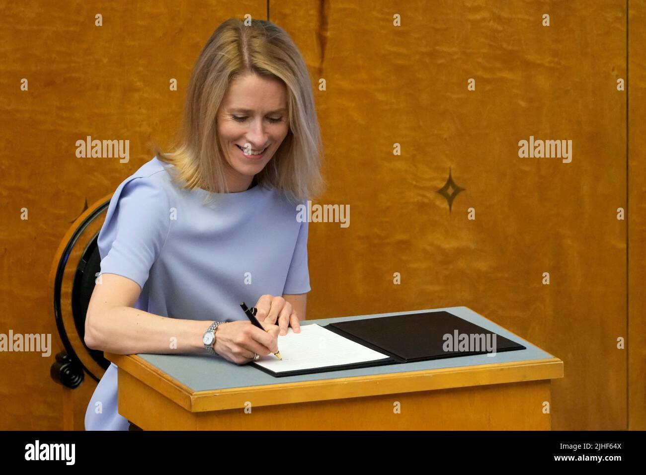 Kaja Kallas, Prime Minister of the new Estonian government, signs an oath during an extraordinary parliamentary session in Tallinn, Estonia July 18, 2022. REUTERS/Ints Kalnins Stock Photo