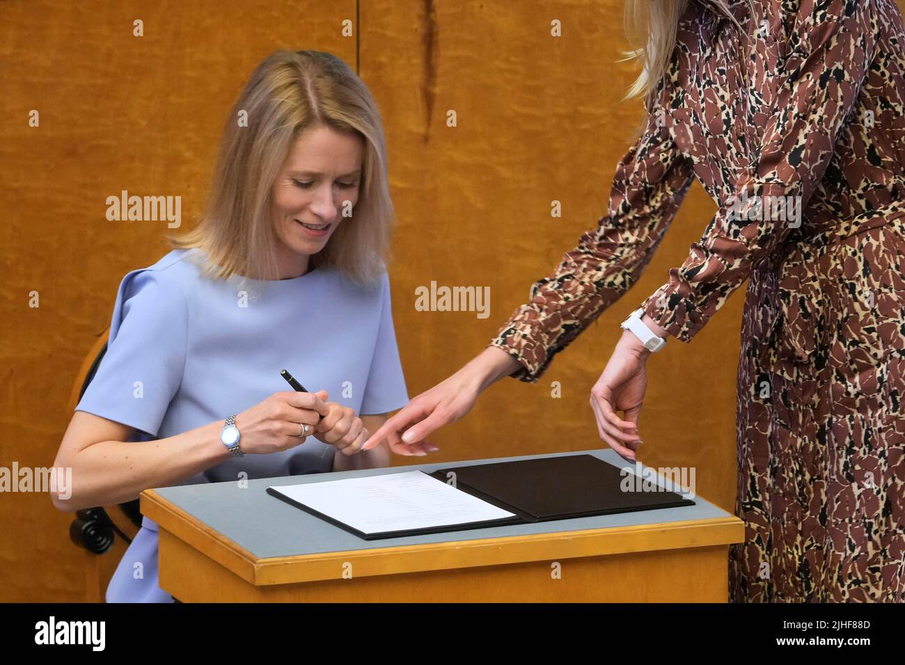Kaja Kallas, Prime Minister of the new Estonian government, signs an oath during an extraordinary parliamentary session in Tallinn, Estonia July 18, 2022. REUTERS/Ints Kalnins Stock Photo