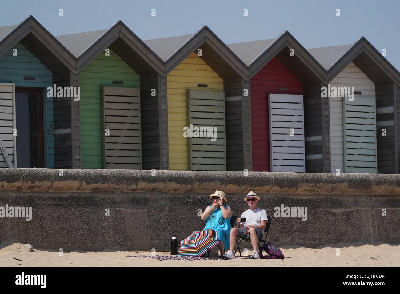 People enjoying the weather on Blyth beach, Northumberland, on the north east coast, as the heatwave sweeps across England. Picture date: Monday July 18, 2022. Stock Photo