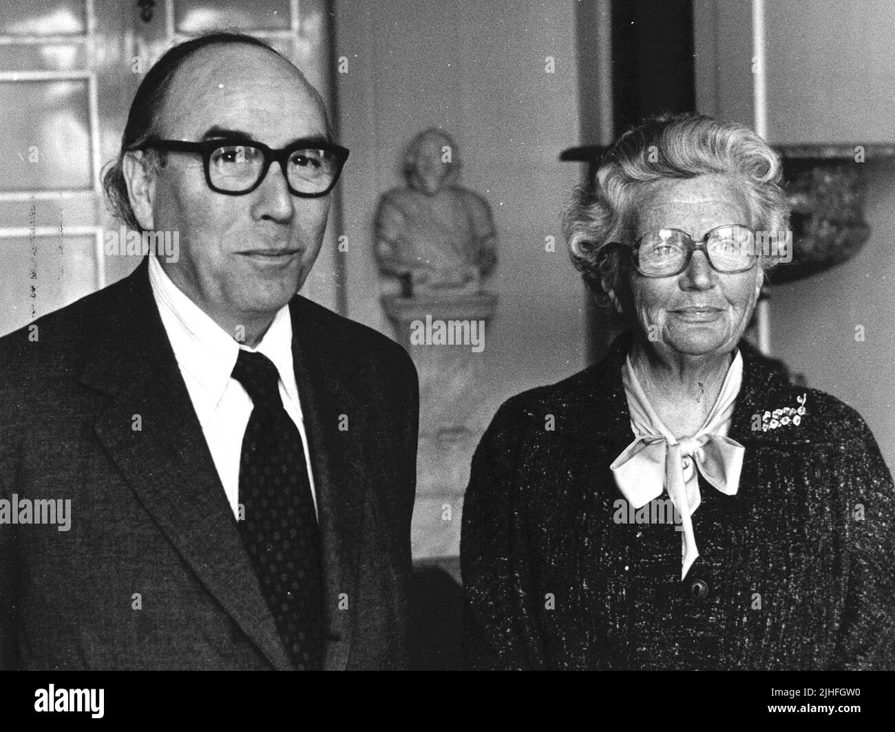 1977-03-22 12:00:00 This morning Queen Juliana received the chairman of the European Commission of the EEC, the Briton Roy Jenkins, at Soestdijk Palace. netherlands out - belgium out Stock Photo