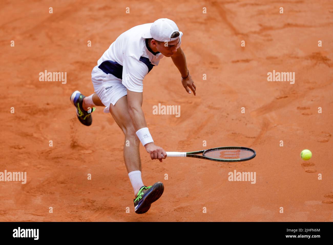 Hamburg, Germany. 18th July, 2022. Tennis: WTA Tour/ATP Tour, Singles, Men,  1st round. Topo (Germany) - Molcan (Slovakia). Marko Topo is in action.  Credit: Frank Molter/dpa/Alamy Live News Stock Photo - Alamy