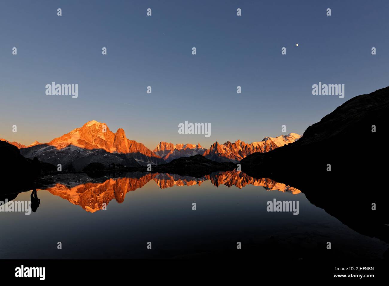 Mont blanc mountain range hi-res stock photography and images - Alamy