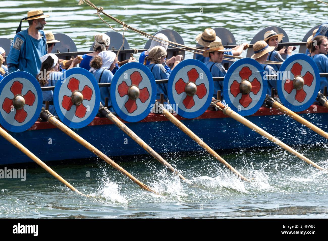 Regensburg, Germany. 18th July, 2022. A replica Roman galley is underway on the Danube. In Mariaort near Regensburg, three replicas of Roman galleys from the universities of Regensburg and Erlangen-Nuremberg have docked. Credit: Armin Weigel/dpa/Alamy Live News Stock Photo